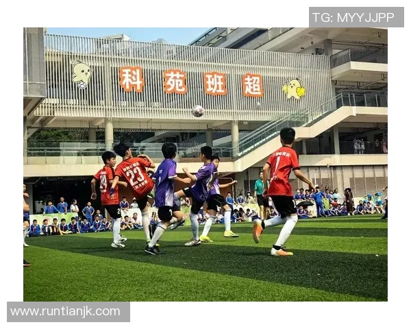 华龙足球馆：打造城市足球文化新地标，激发青少年运动热情与团队精神