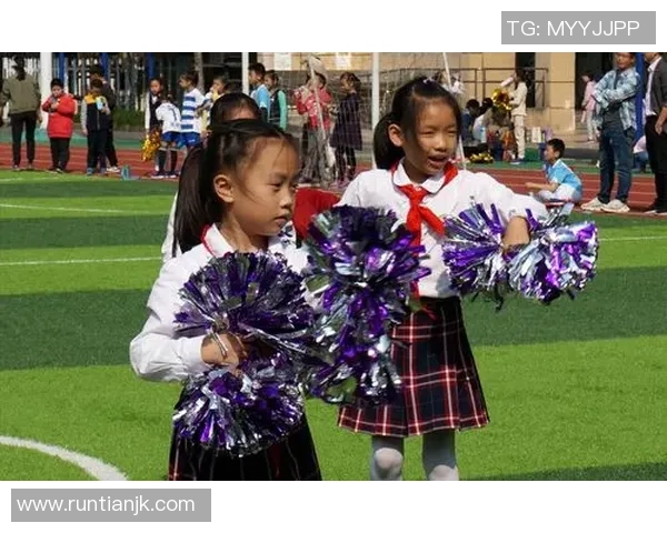 足球小刘越的成长之路与梦想追逐的精彩故事